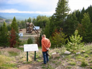 A fall visitor on the Ghost Walk at Granite